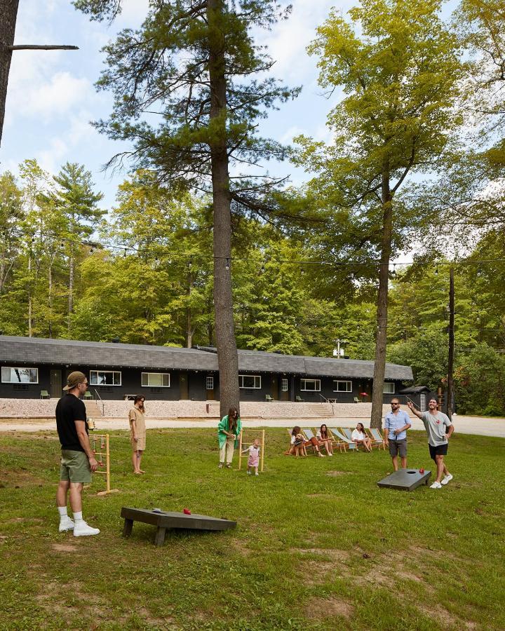 Somewhere Inn Calabogie Exterior photo
